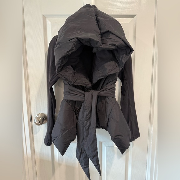 Lululemon Down To The Studio Jacket
Black / Reversible Slub Black Vintage Size 4 - Picture 4 of 16